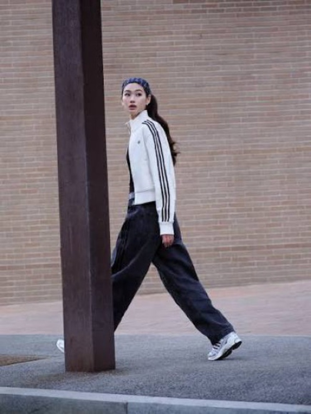 Adidas Classic 3 Stripe White Black Zip-up Jacket VGUC Youth US L / Women’s US S